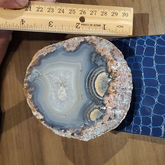 Gorgeous Banded Agate. Colors: Blue, gray, cream, tan and pink - Picture 3 of 5